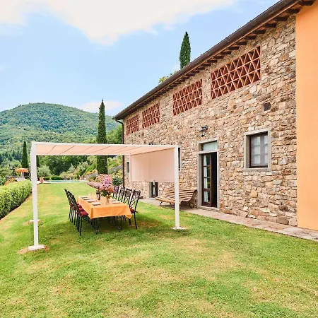 Villa Spacious With Swimming Pool